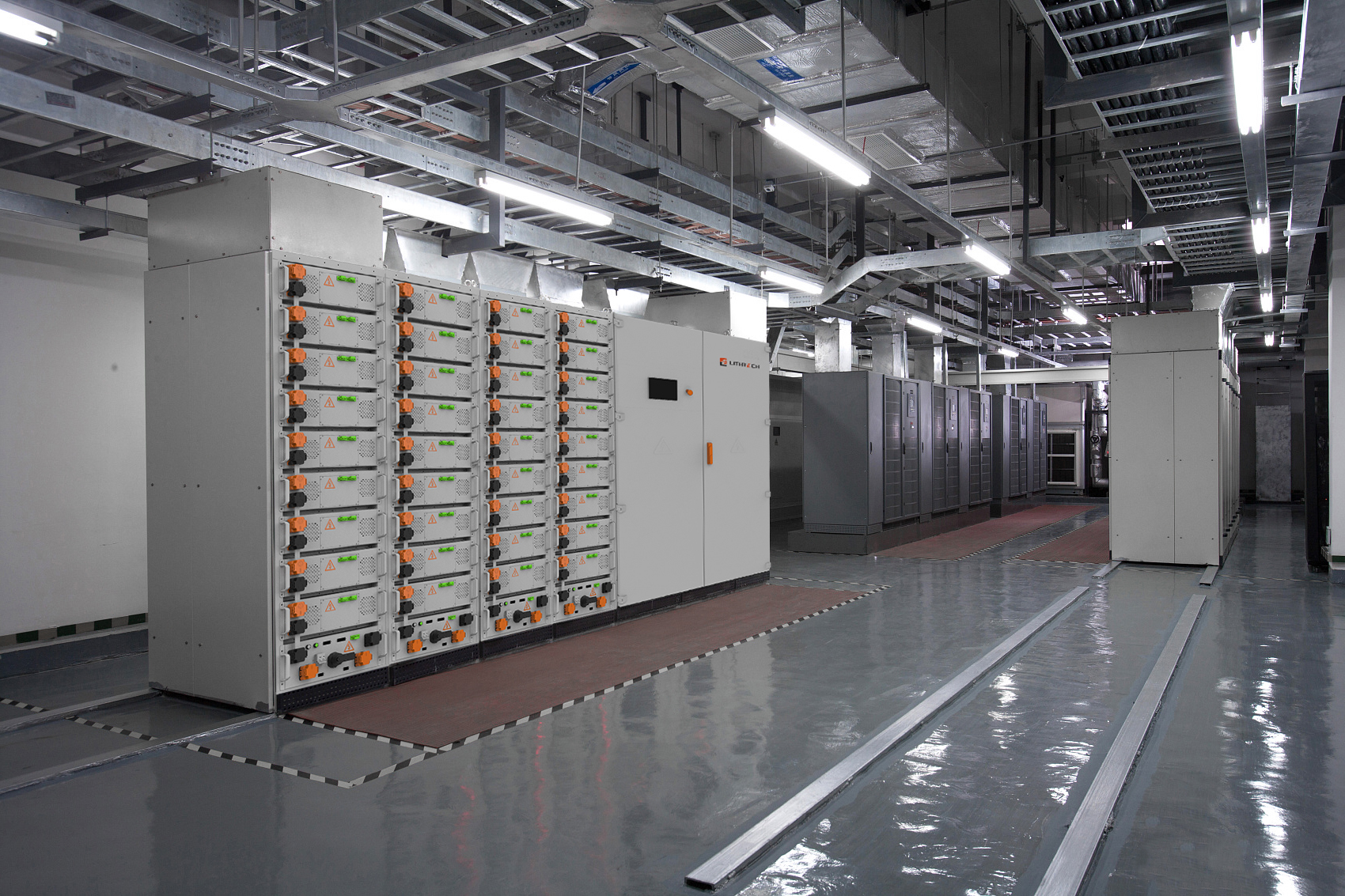 Read more about the article WHAT IS BATTERY ENERGY STORAGE SYSTEM?
